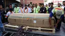 Sabtu (28/3) pagi, jenazah Olga Syahputra tiba di Terminal Cargo Bandara Soekarno-Hatta. (Foto: Muhammad Akrom Sukarya)