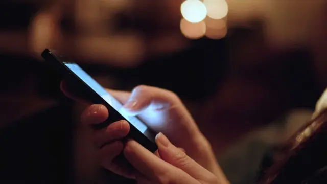 8 Tips menghindari penyakit kanker akibat radiasi ponsel