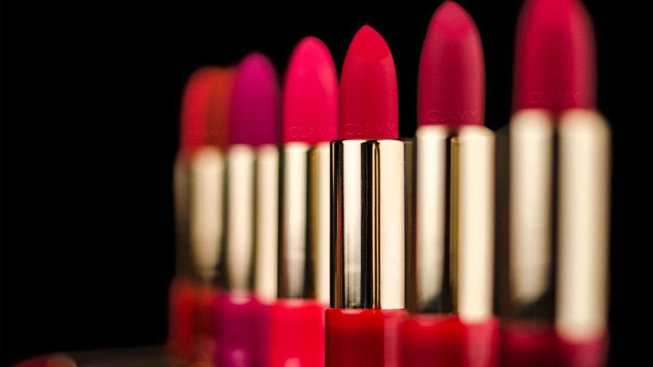 Namun, sulit untuk menemukan pengganti yang sempurna dan vegan untuk mencapai warna merah, pink, dan ungu dalam produk kecantikan.