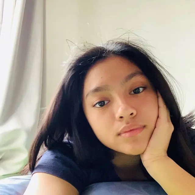 6 Potret Terbaru Alleia Anata Irham, Putri Ariel NOAH yang Kini Makin Modis