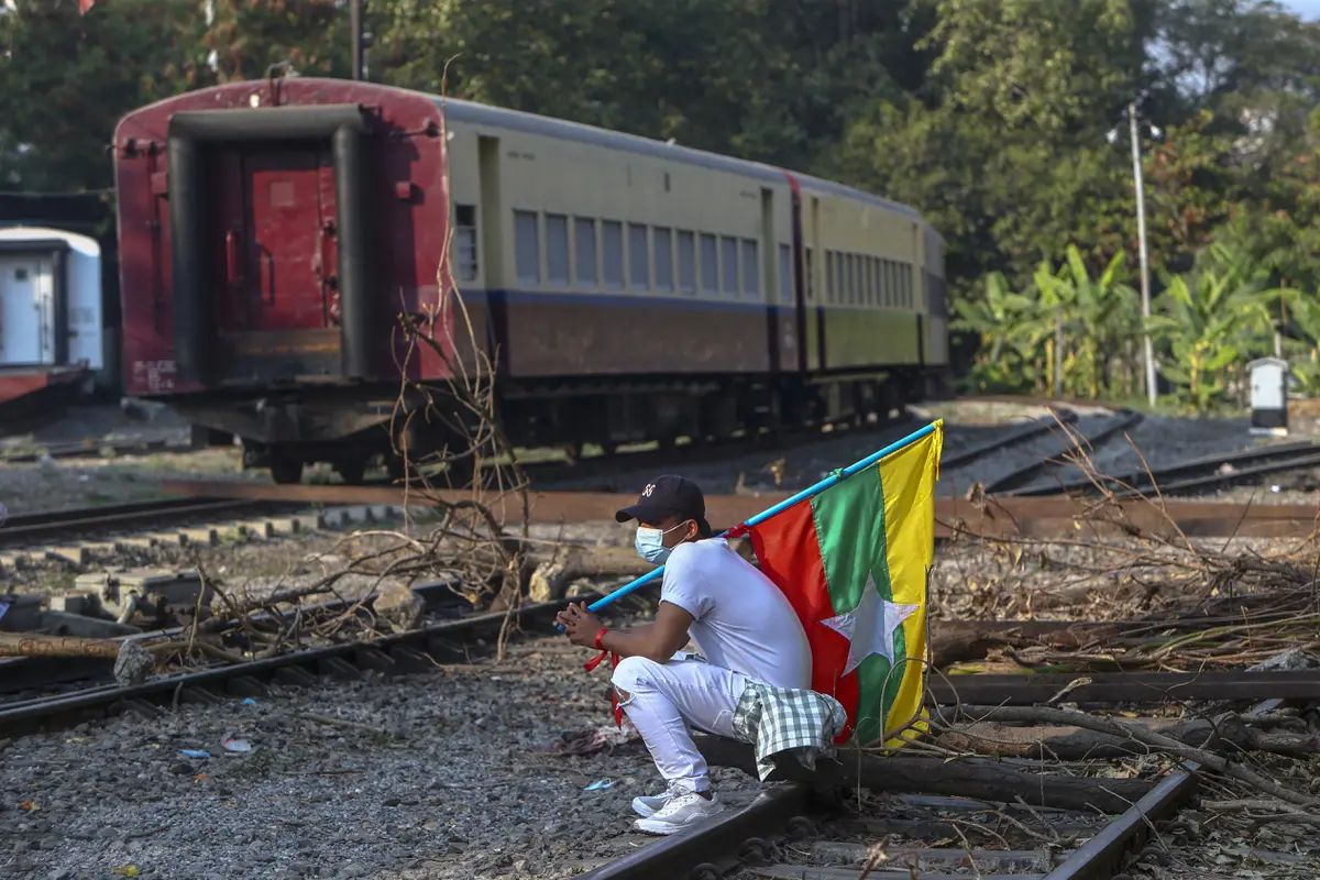 Protes Kudeta Militer, Demonstran Myanmar Tutup Jalur Kereta Api