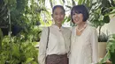 Menariknya, Happy selalu berhasil memadukan wastra dengan gaya modern sehingga tampilannya jauh dari kesan jadul dan justru terlihat elegan serta stylish. [@happysalma].