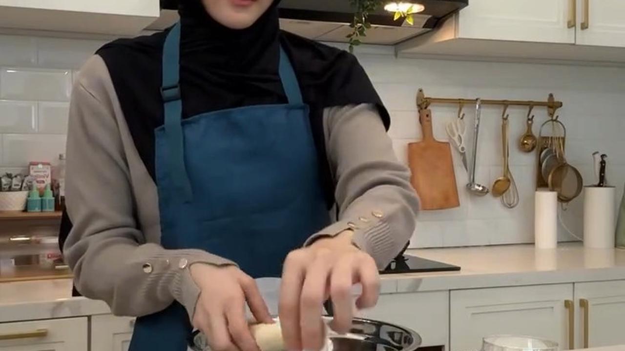Henny Rahman Pilih Buat Kue Ulang Tahun Sendiri untuk Sang Putra, Haru Lihat Tumbuh Kembang Anak