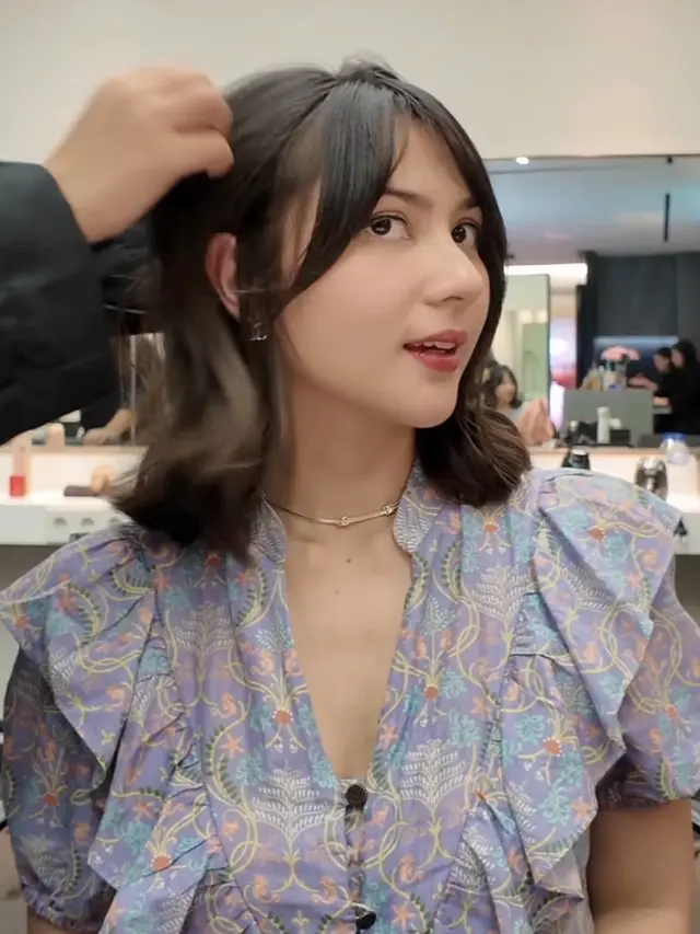 Gaya rambut Jessica Mila kini lebih fresh. [@nana.parlour]