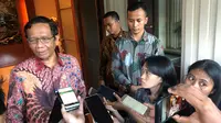 Menko Polhukam Mahfud Md di kantornya, Kamis (23/1/2020). (Liputan6.com/Putu Merta Surya Putra)