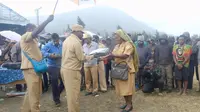 Pembangian BLT di Kabupaten Puncak Papua (Istimewa)