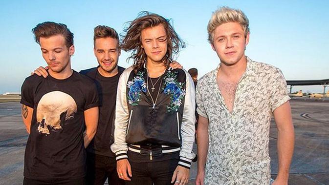 One Direction Vakum, Simon Cowell Pun Bangkrut  Celeb Bintang.com
