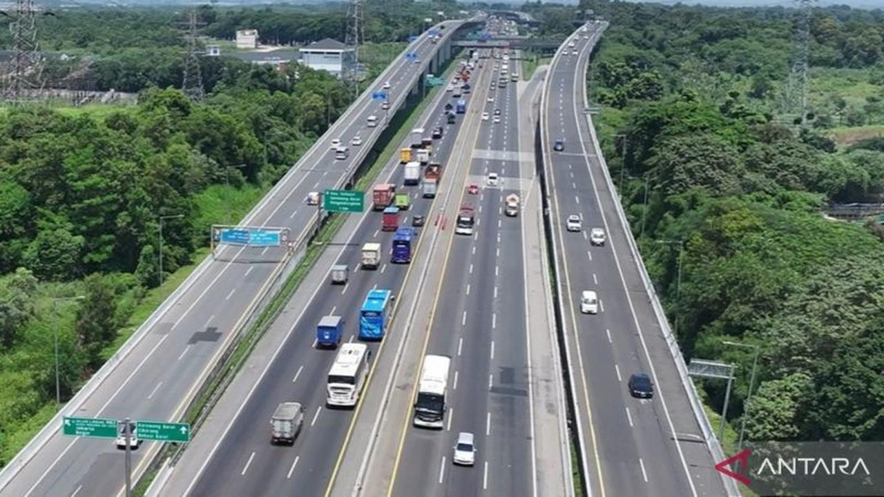 Lonjakan Kendaraan di Ruas MBZ Capai 101 Persen pada H-5 Lebaran, Pemudik Padati Tol