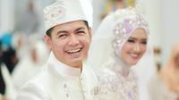 Tommy Kurniawan akhirnya melepas masa dudanya dengan melangsungkan akad nikah di Mesjid Raya Baiturrahman, Banda Aceh. (Instagram/xhdrx)