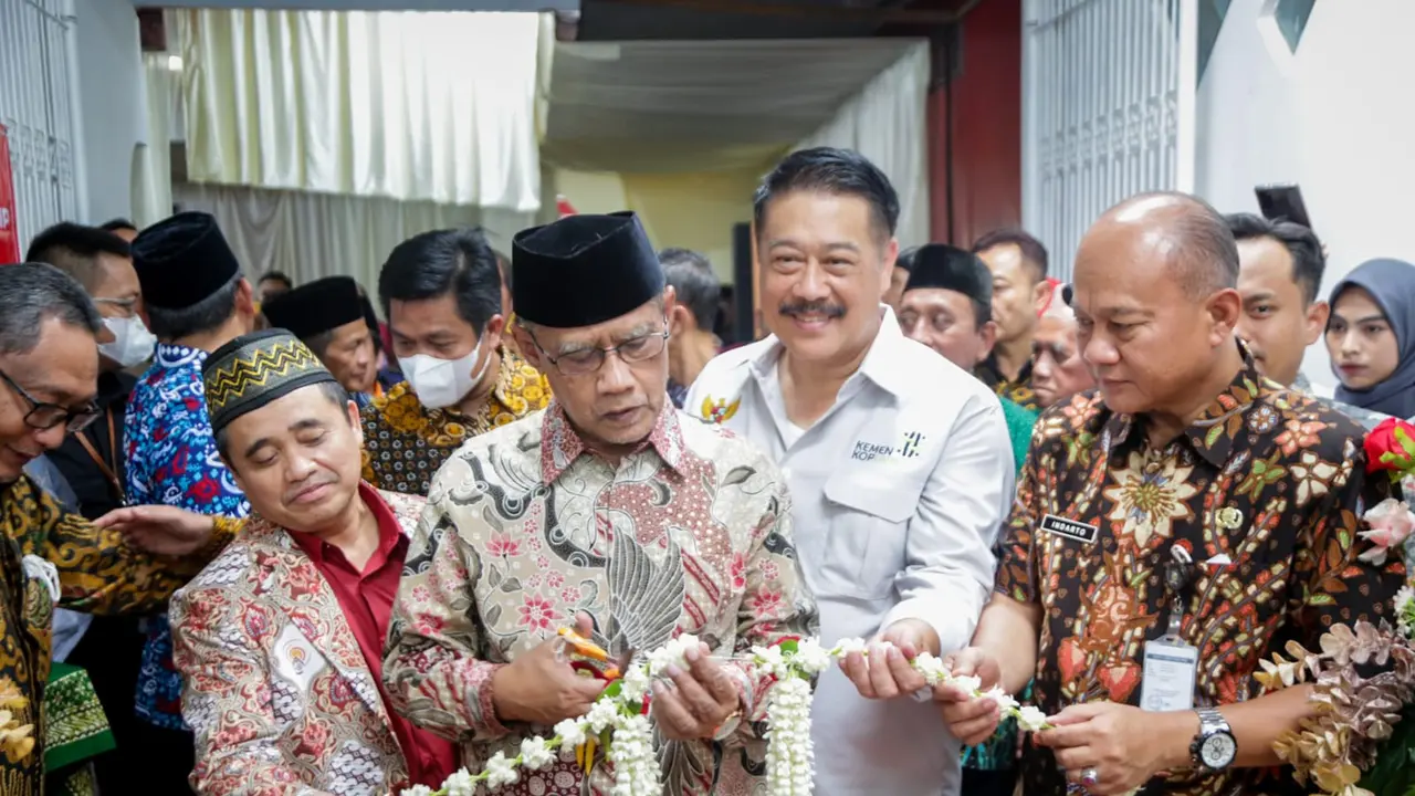 Ketum PP Muhammadiyah, Hedar Nashir meresmikan Rumah Mocaf, Banjarnegara, Jawa Tengah. (Foto: muhammadiyah.or.id)