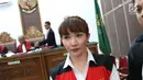 Roro Fitria menjalani sidang lanjutan kasus dugaan penyalahgunaan narkotika di PN Jakarta Selatan, Jakarta, Kamis (5/7). Roro Fitria tampil cantik dengan makeup lengkap, dari bedak, blush on hingga eyeliner. (Liputan6.com/Immanuel Antonius)