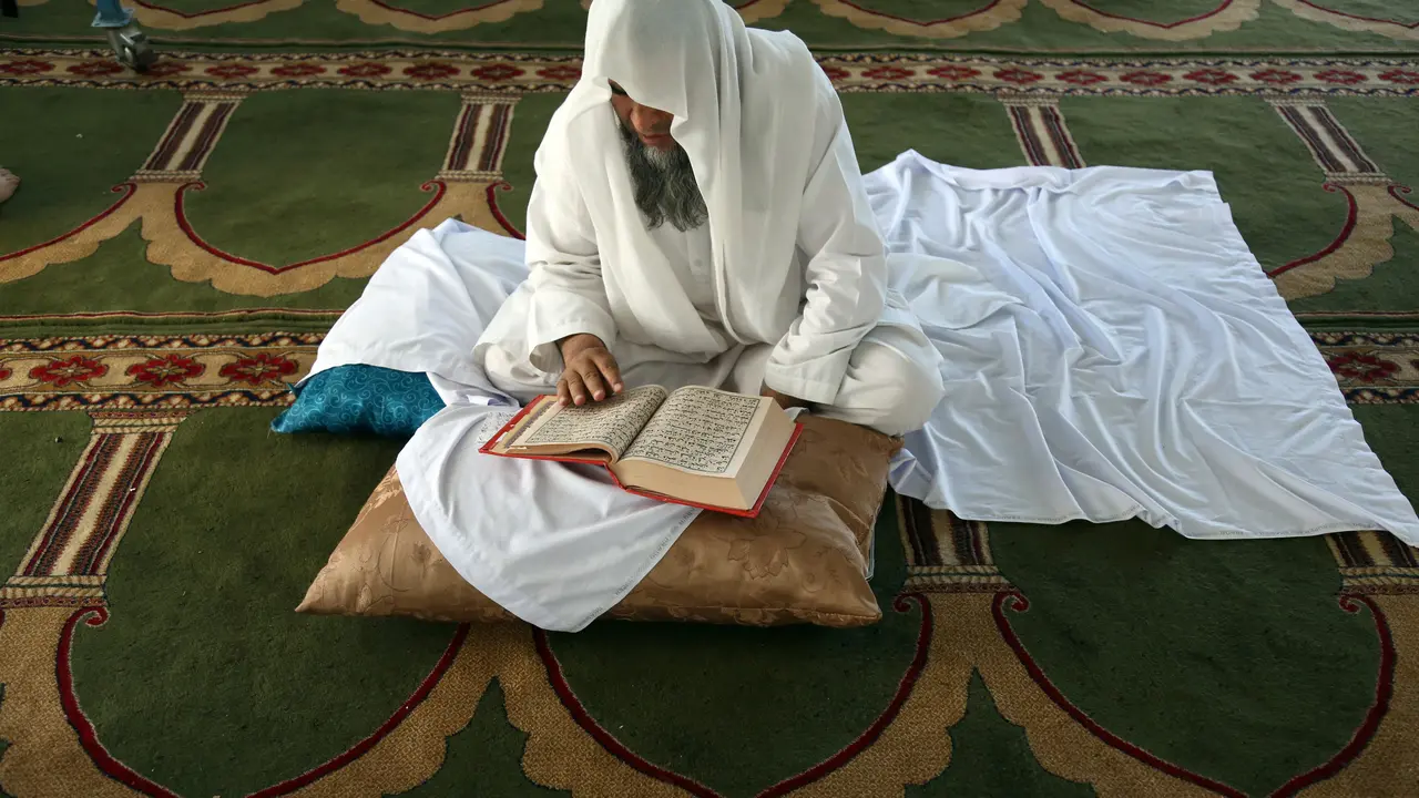 Muslim Afghanistan Berburu Berkah Lailatul Qadar