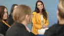 Kuning adalah warna dari Dame Kelly Holmes Trust, oleh karena itu kemungkinan inilah alasan mengapa Princess of Wales memilih untuk memakai warna tersebut. (AP Photo/Kin Cheung, pool)