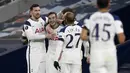 Pemain Tottenham merayakan gol yang dicetak Harry Winks ke gawang Ludogorets pada laga lanjutan Grup J Liga Europa di Tottenham Hotspur Stadium, Jumat (27/11/2020) dini hari WIB. Tottenham menang 4-0 atas Ludogorets. (AFP/Ian Kington/pool)