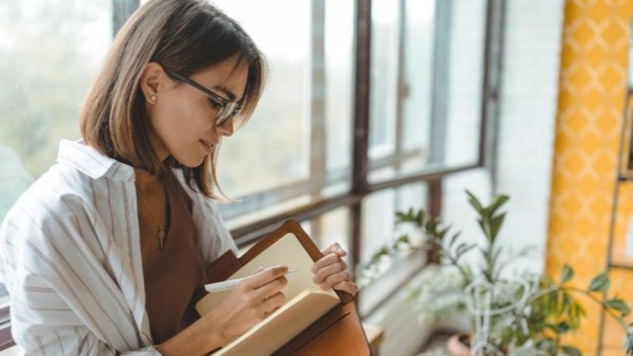 Terbukti Ampuh, Cara Journaling Bisa Redakan Kecemasan Secara Instan dan Bikin Pikiran Lebih Terarah