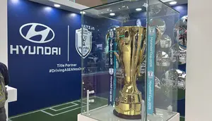 Jelang Timnas Indonesia vs Singapura, Trofi Piala AFF 2026 Dipamerkan di GIIAS