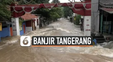 Banjir melanda banyak lokasi di kawasan Jabodetabek. Sabtu (20/2) pagi banjir menerjang Ciledug yang melumpuhkan aksen jalan raya.