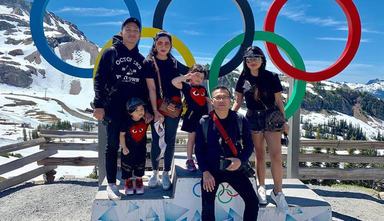 Bersantai menikmati kebersamaan adalah kebahagiaan paling hakiki dalam sebuah keluarga. (Liputan6.com/IG/@ashanty_ash)