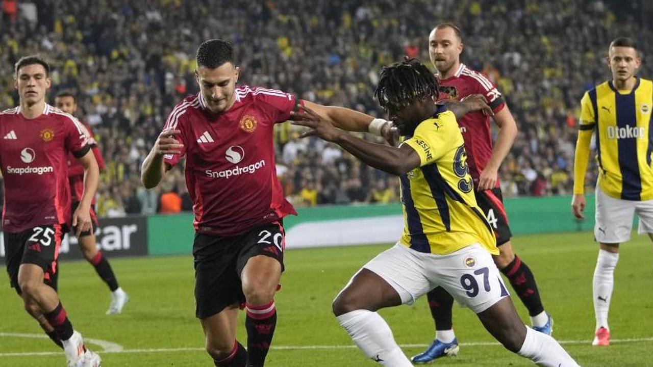 Paul Scholes Salahkan Diogo Dalot Usai MU Gagal Menang saat Laga Lawan Fenerbahce