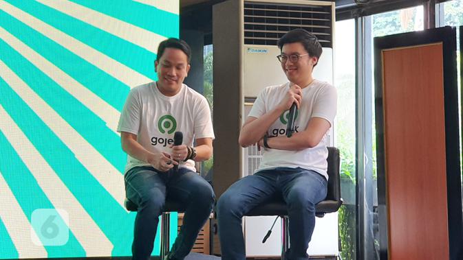 Co-CEO Gojek Indonesia Andre Soelistyo (kiri) dan Kevin Aluwi (kanan) menyampaikan strategi Gojek di masa depan di Jakarta, Sabtu (2/11/2019). (Liputan6.com/ Agustin Setyo W)