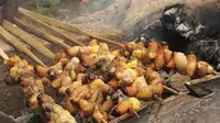 Enthung Jati, Kuliner Ekstrem dari Kepompong Ulat Pohon Jati