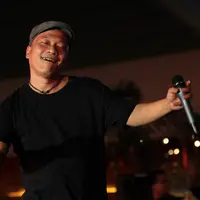Iwa Kusuma, atau yang lebih akrab dipanggil Iwa K turut meramaikan Konser 3 Generasi yang diadakan di Summarecon Serpong pada Sabtu, 19 Maret 2016. Konser itu sekaligus menjadi perayaan dari ulangtahun bintang.com yang pertama. (Adrian Putra/Bintang.com)