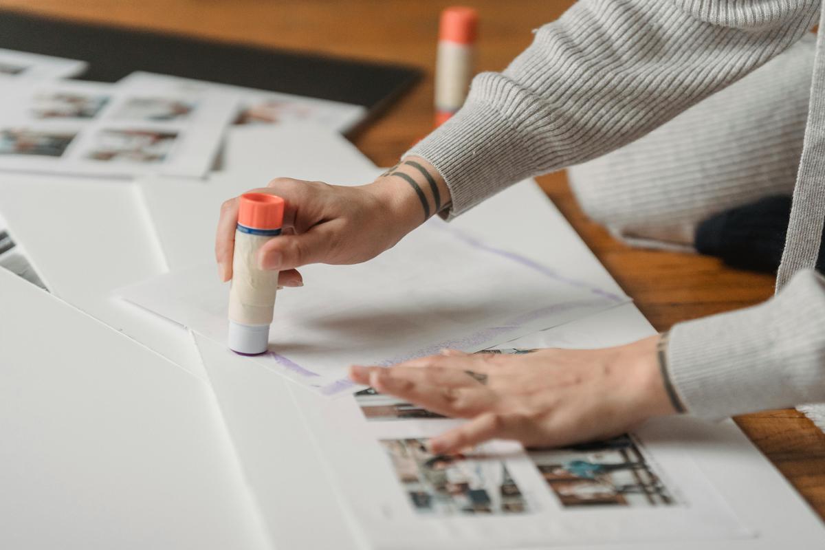 Ide DIY Scrapbook untuk Mengabadikan Momen Liburan Bersama Keluarga