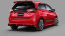Diferensiasi lainnya ialah fender yang lebih gede ketimbang RS. Inilah yang bikin konsep ini juga terlihat lebih macho, meskipun secara varian masih di bawah RS.