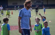 Keceriaan Pirlo bermain dengan junior New York City FC