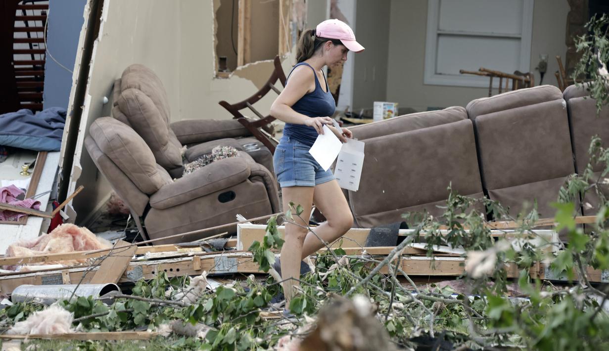 Layanan Cuaca Nasional menentukan itu adalah tornado EF3 dan memiliki kecepatan angin hingga 150 mph. (AP Photo/Chris Seward)