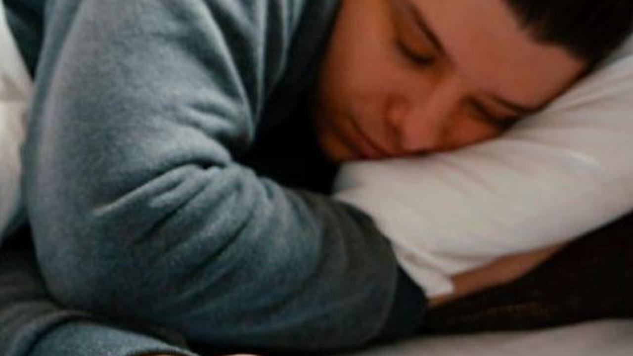 Baru Umur 21 Tahun, Fahri Punya Bisnis Jasa Sleep Call Beromzet Puluhan Juta