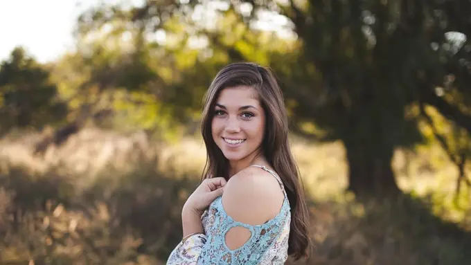 Kode Tubuh Cewek yang Menunjukkan Bahwa Dia Naksir ke Gebetannya