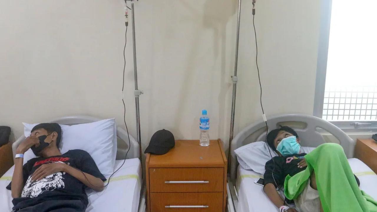 Anak-anak  penderita thalasemia (penyakit kelainan darah) menjalani perawatan dengan melakukan transfusi darah  di RSUP Fatmawati, Jakarta, Rabu (18/10/2023).