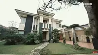7 Potret Teras Depan Rumah Narji yang Elegan dan Hangat