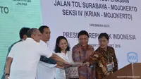 Presiden Jokowi resmikan Jalan Tol Surabaya-Mojokerto. (Liputan6.com/Faizal Fanani)