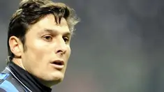 Aksi kapten Inter Milan asal Argentinian, Javier Aldemar Zanetti di laga Grup F Liga Champions melawan Rubin Kazan di San Siro Stadium, 9 Desember 2009. Inter unggul 2-0. AFP PHOTO / Damien Meyer 