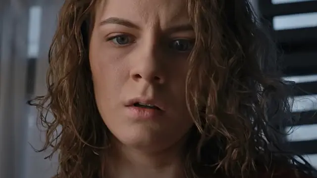 Hatice İrkin sebagai Aylin dalam film Siccin 8. (Foto: Dok. Muhtesem Film/ Soraya Intercine Film)
