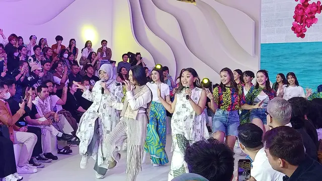 Cuplikan Teater Musikal Mamma Mia Ramaikan Fashion Nation ke-17 Senayan City, Kolaborasi dengan Danjyo Hyoji