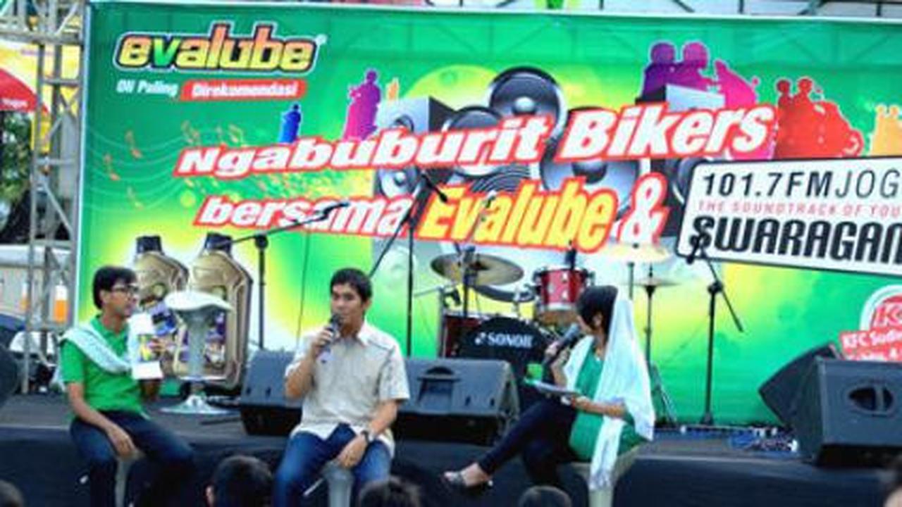 Evalube ngabuburit bersama komunitas bikers