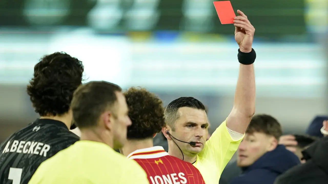 Foto: Momen Ricuh setelah Laga Derbi Liverpool di Liga Inggris, Arne Slot Diganjar Kartu Merah