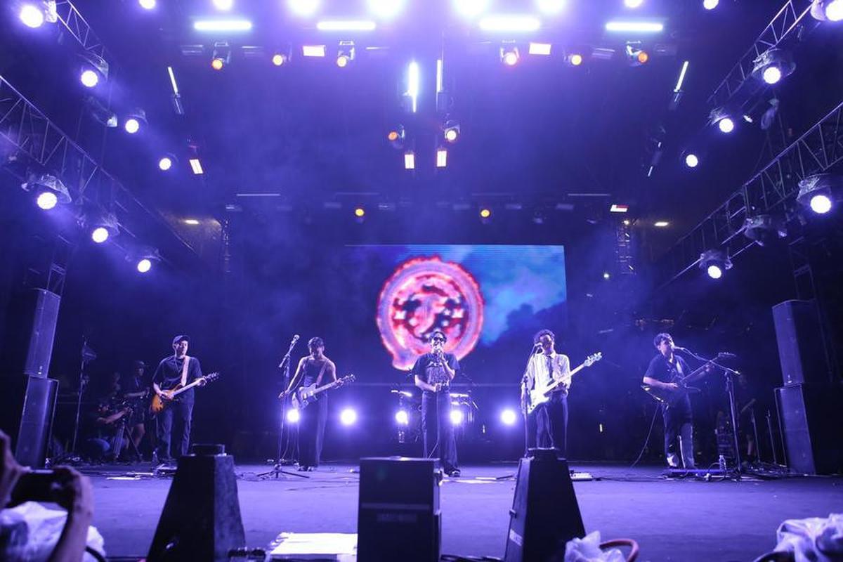 Pecah! 10 Potret .FEAST Gebrak KapanLagi Buka Bareng (KLBB) BRI Festival 2025 - Puluhan Ribu Penonton Membara Nyanyi Bareng