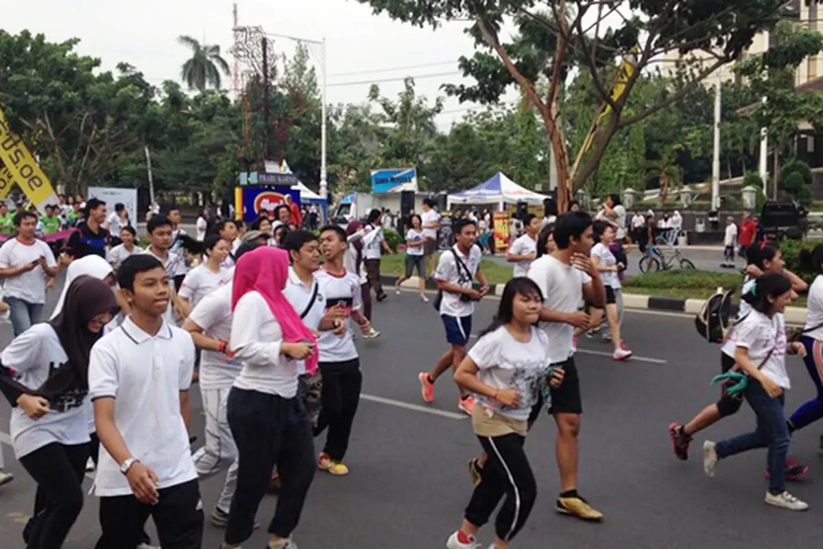 Ratusan Warga Semarang `Lari`, Peringati Hari AIDS Sedunia