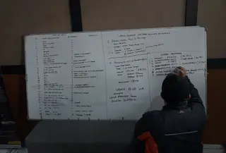 Petugas mencatat dampak bencana longsor di Kabupaten Bandung Barat (Istimewa)