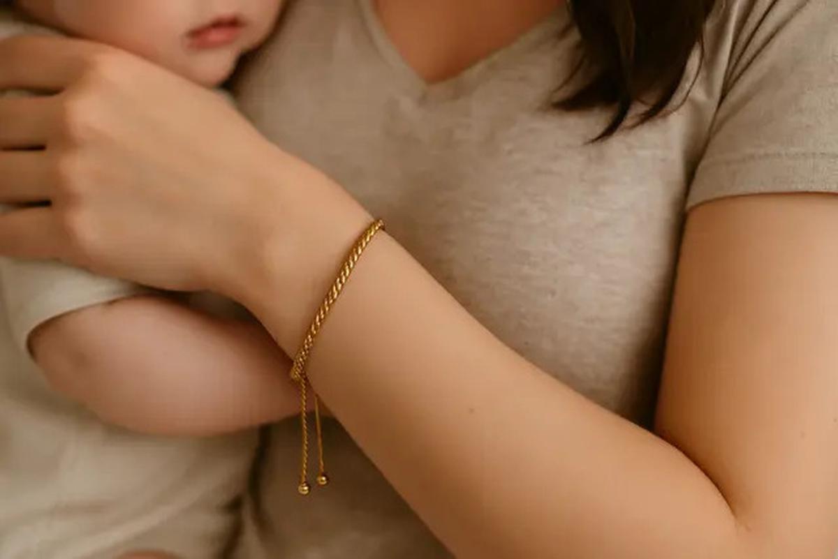 8 Gelang Rantai Twist untuk Ibu Muda, Tampil Elegan Sehari-hari dan Kekinian
