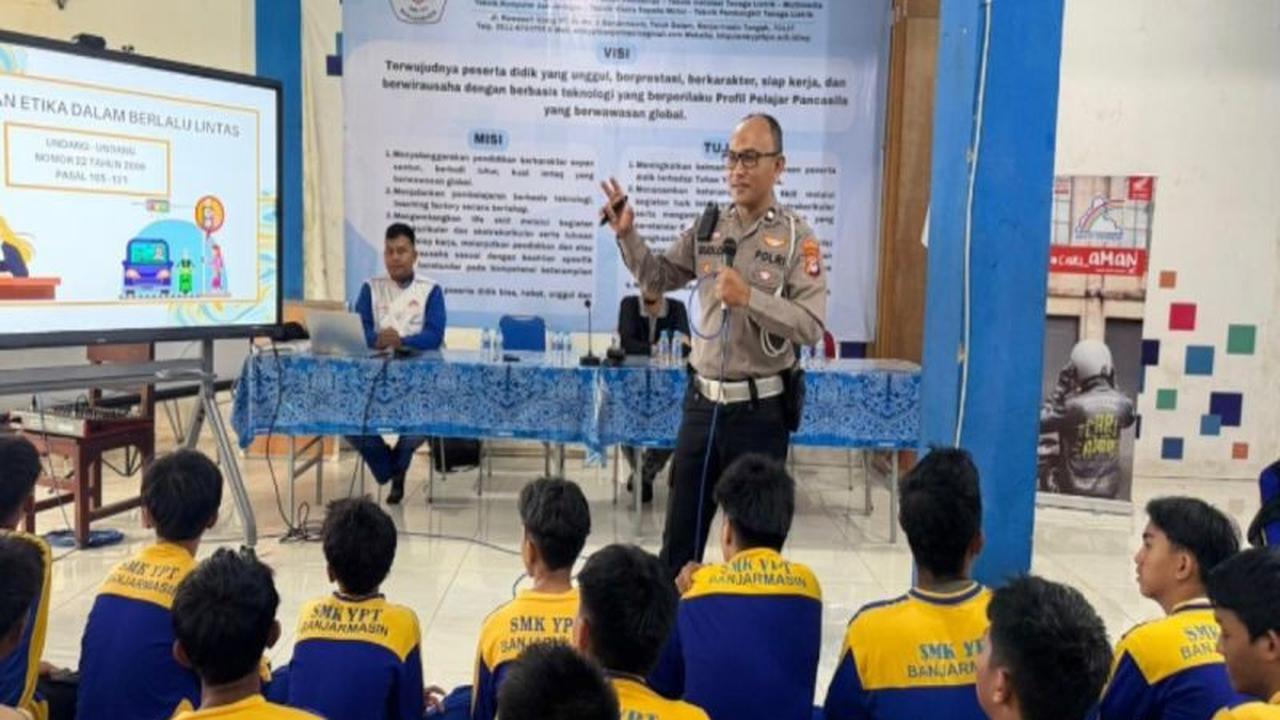 Police Goes to School: Satlantas Banjarmasin Gencarkan Edukasi Keselamatan Lalu Lintas Pelajar