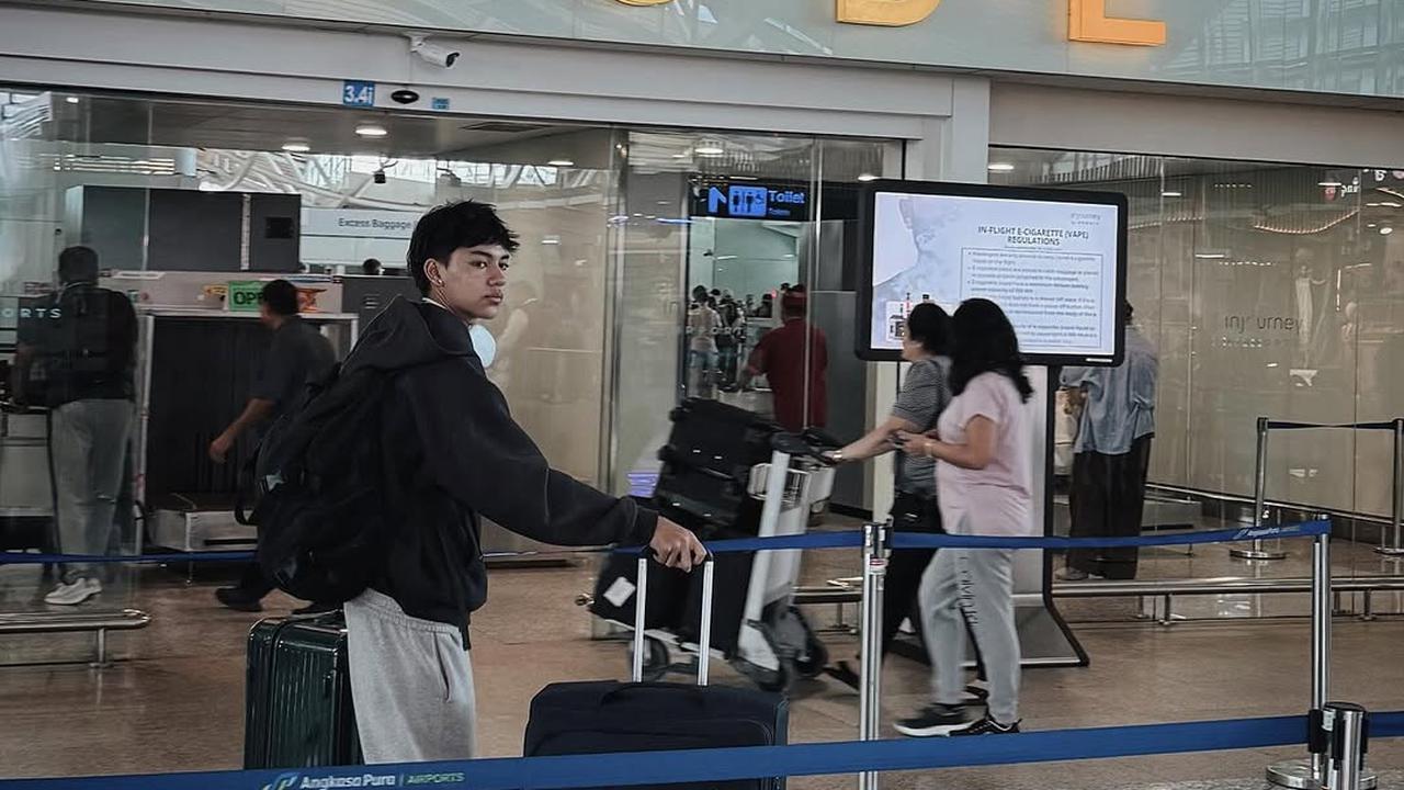 Potret Nana Mirdad dan Andre White Antar sang Anak Jason Deandra Berangkat Kuliah ke Aussie