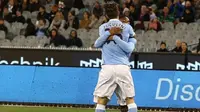Raheem Sterling merayakan gol perdananya bersama Zuculini saat City melawan AS Roma (c) Twitter Manchester City