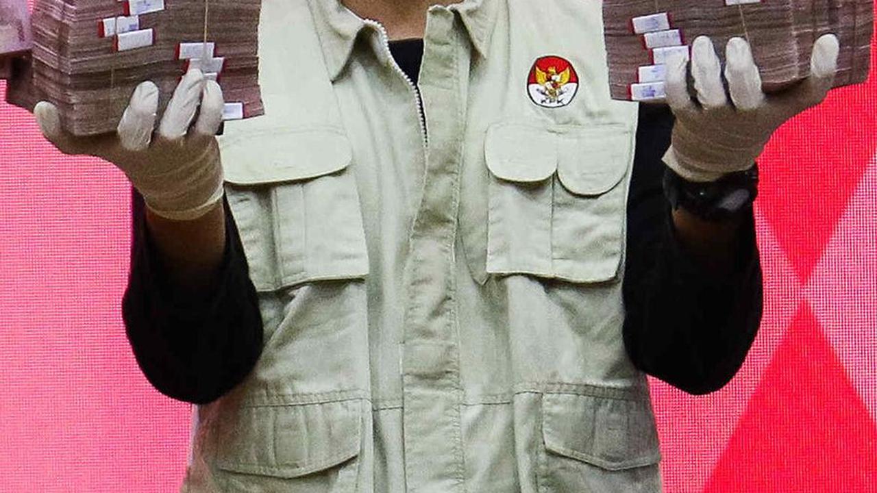 FOTO: Ini Tumpukan Uang Suap Kabasarnas yang Disita KPK, Totalnya Rp999,7 Juta