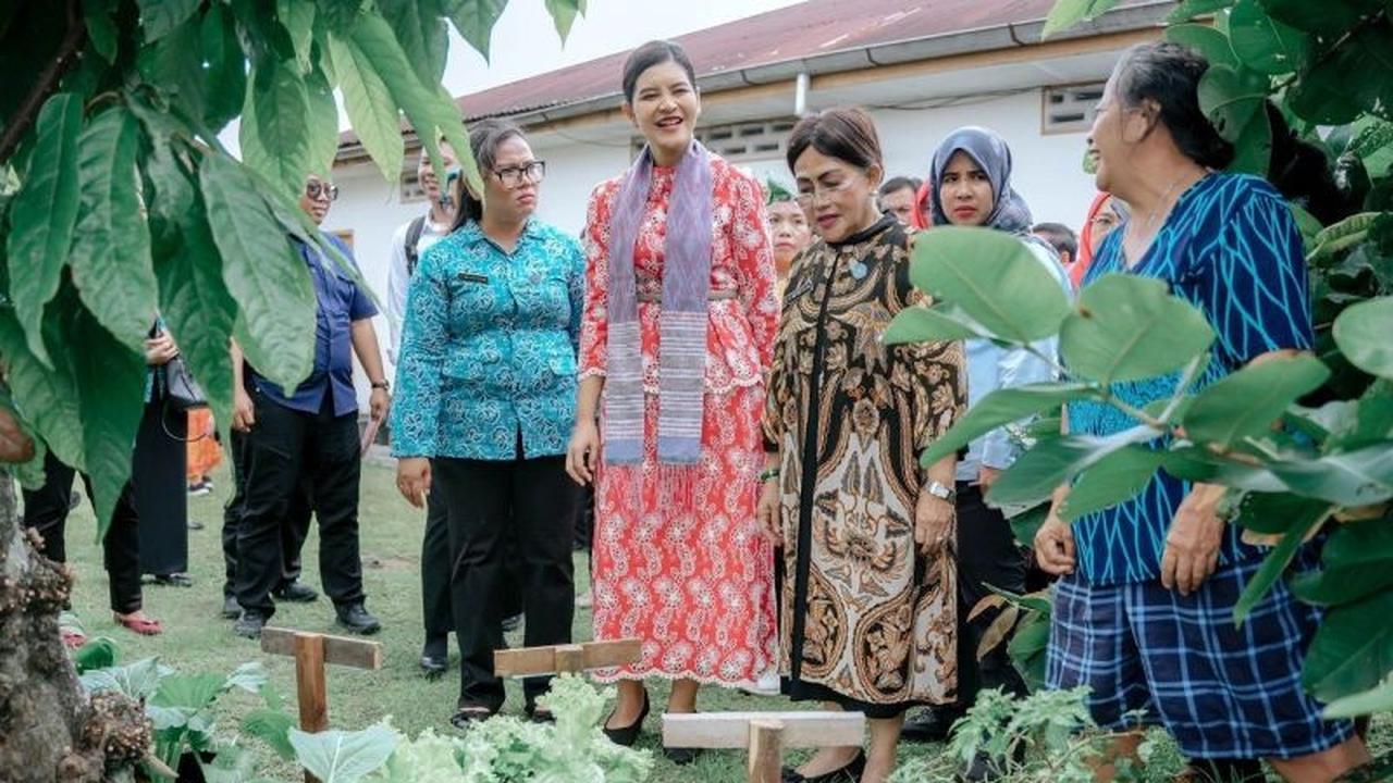 PKK Sumut Supervisi Program HATINYA PKK di Pematangsiantar, Warga Sukses Panen Aneka Tanaman Produktif!