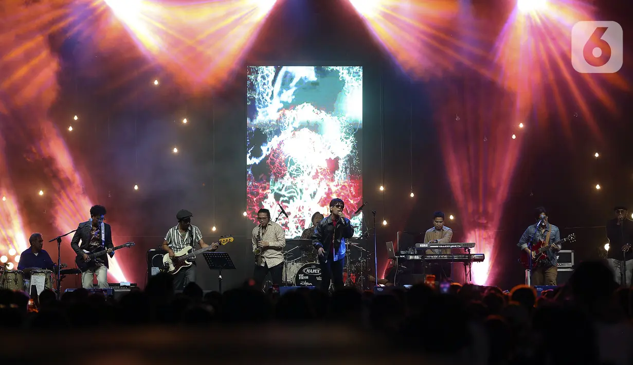 Grup band D'Masiv tampil pada hari kedua BNI Java Jazz Festival 2022 di JIExpo Kemayoran, Jakarta Pusat, Sabtu (28/5/2022). Perhelatan musik BNI Java Jazz Festival 2022 digelar pada 27-29 Mei dengan menampilkan musisi-musisi dari dalam dan luar negeri. (Liputan6.com/Johan Tallo)